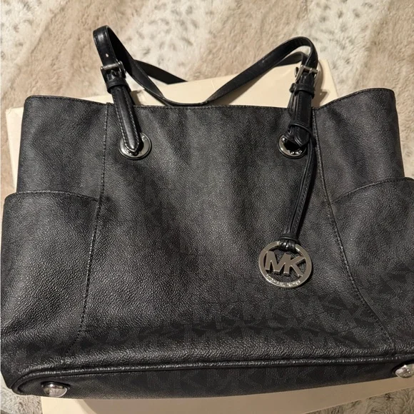 Michael Kors Jet Set Signature Large Tote Bag in Black - EUC - Picture 6 of 11